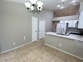 7621 Prairie Corners Dr in Las Vegas, NV - Building Photo - Building Photo