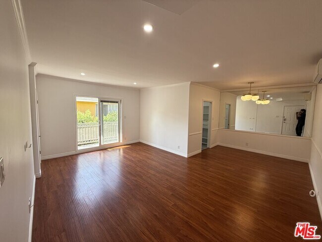 332 Rexford Dr in Beverly Hills, CA - Building Photo - Building Photo