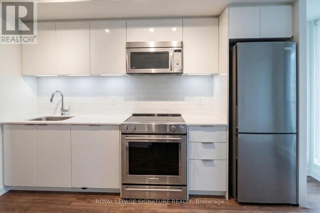 30 Samuel Wood Wy in Toronto, ON - Building Photo - Building Photo