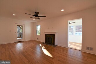 2302 Dexter Ave in Silver Spring, MD - Foto de edificio - Building Photo
