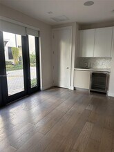 8231 NW 48th St in Doral, FL - Building Photo - Building Photo