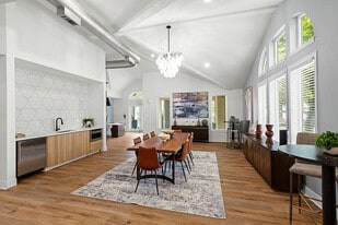 Avana Hamptons in Puyallup, WA - Building Photo