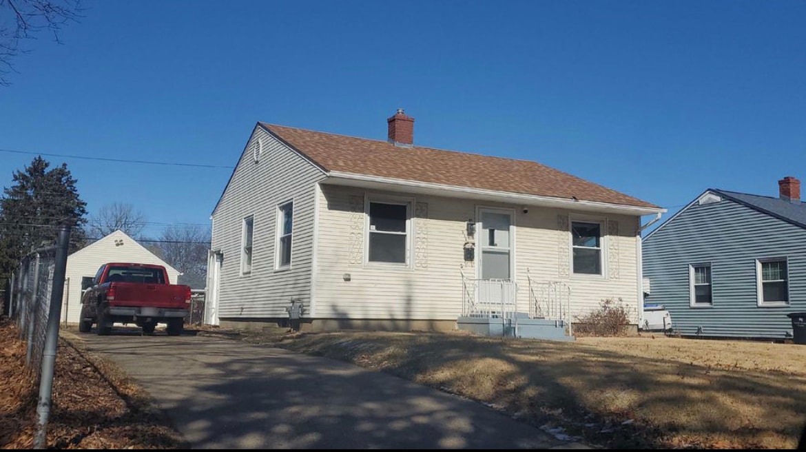 2137 Stadium Dr in Rock Island, IL - Building Photo
