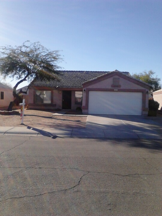 2018 S Rennick Dr in Apache Junction, AZ - Building Photo