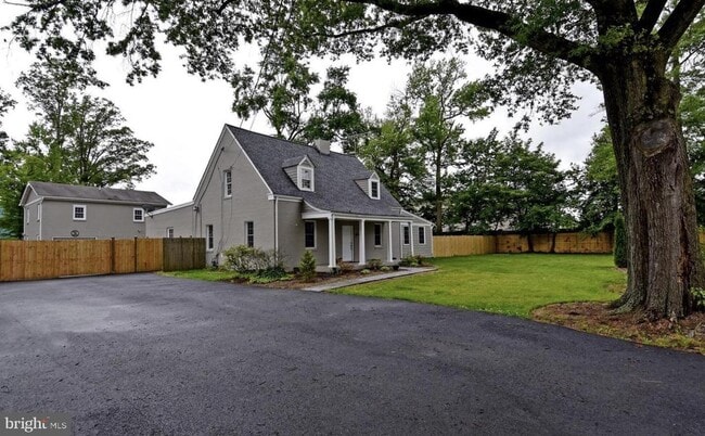 property at 2905 Boswell Ave