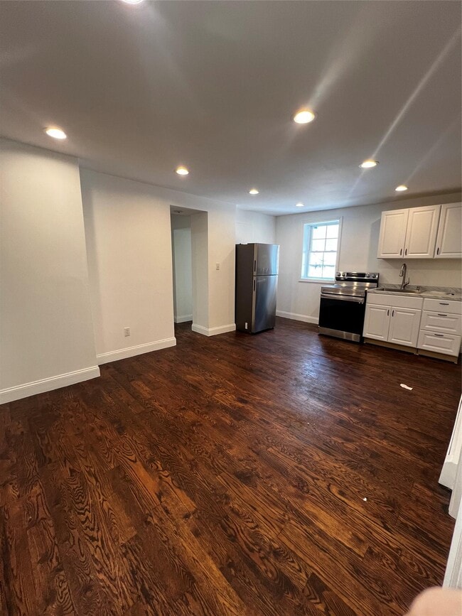 property at 516 E 142nd St