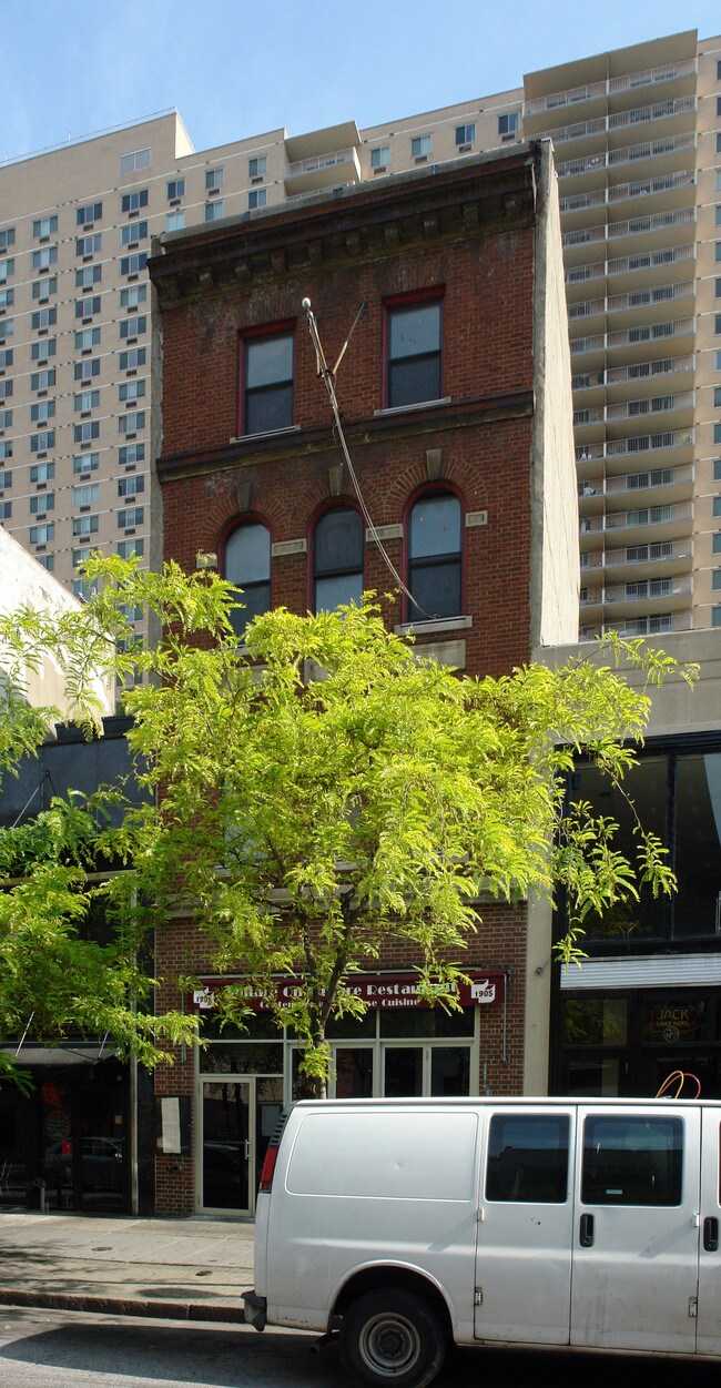 1905 Chestnut St in Philadelphia, PA - Building Photo - Building Photo