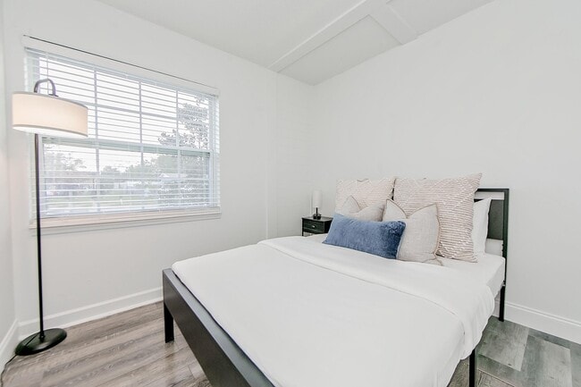 property at 918 Murdock Blvd