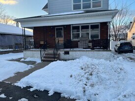 3316 Greenwood Ave in Moosic, PA - Building Photo