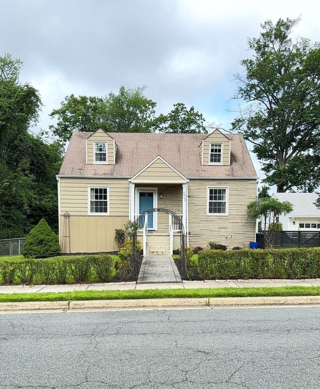 property at 4012 Woodland Dr