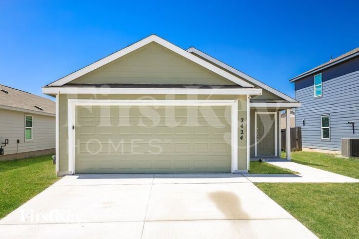 2424 Lake Hls in New Braunfels, TX - Building Photo