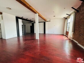 652 Mateo St in Los Angeles, CA - Building Photo - Building Photo