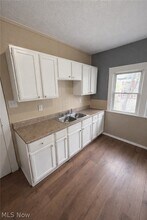 13605 Gainsboro Ave in East Cleveland, OH - Foto de edificio - Building Photo