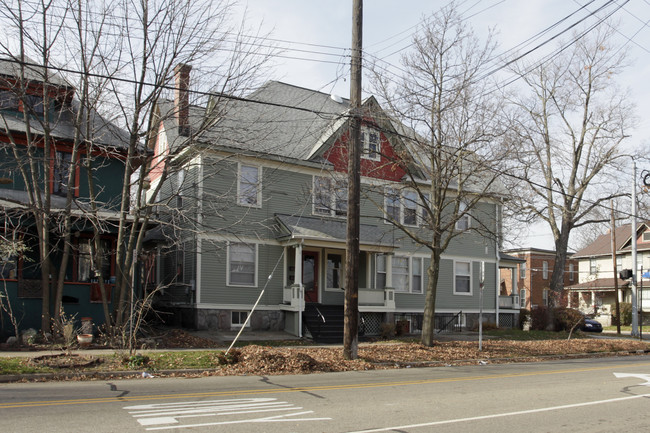 203 W Vine St in Kalamazoo, MI - Foto de edificio - Building Photo