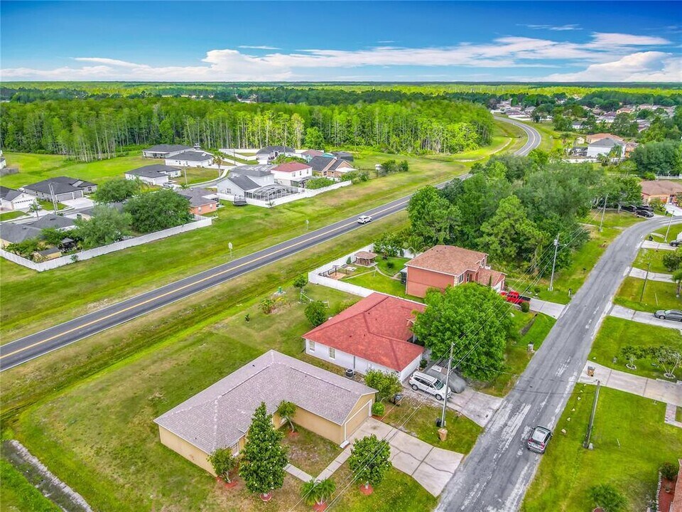 107 Carlisle Ct in Kissimmee, FL - Building Photo