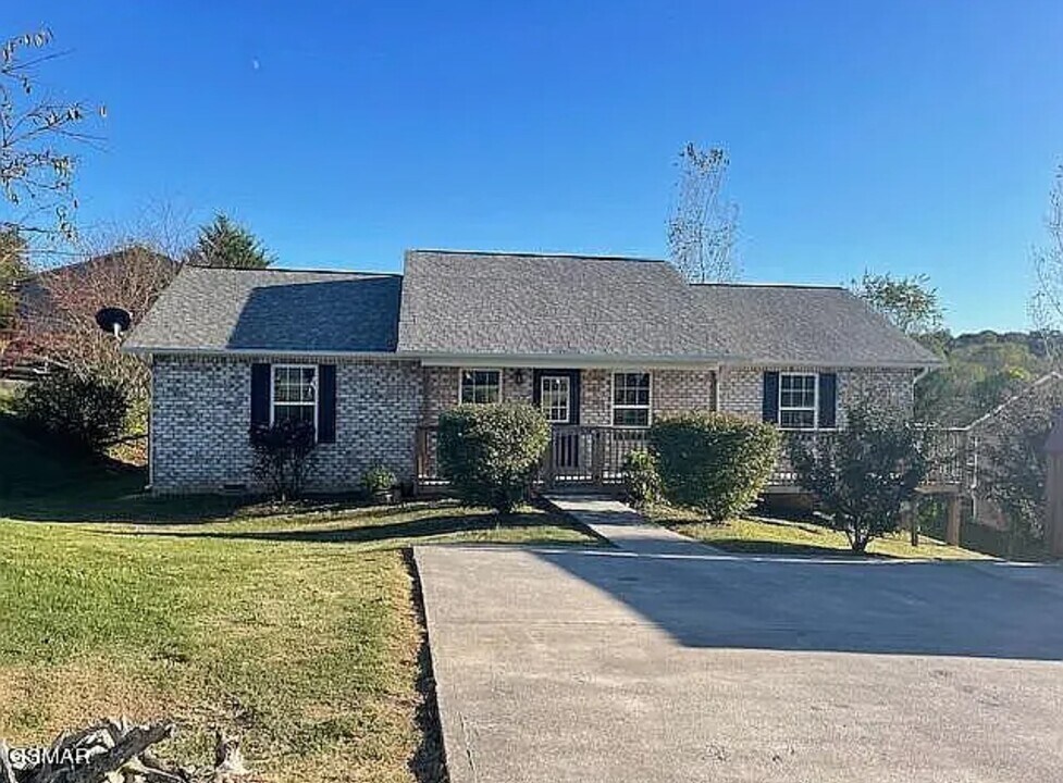 1507 Cloverdale Ct in Sevierville, TN - Foto de edificio