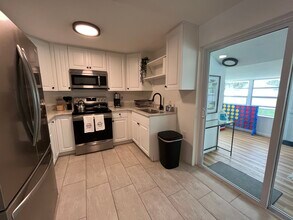 1744 10th St SW in Largo, FL - Building Photo - Building Photo