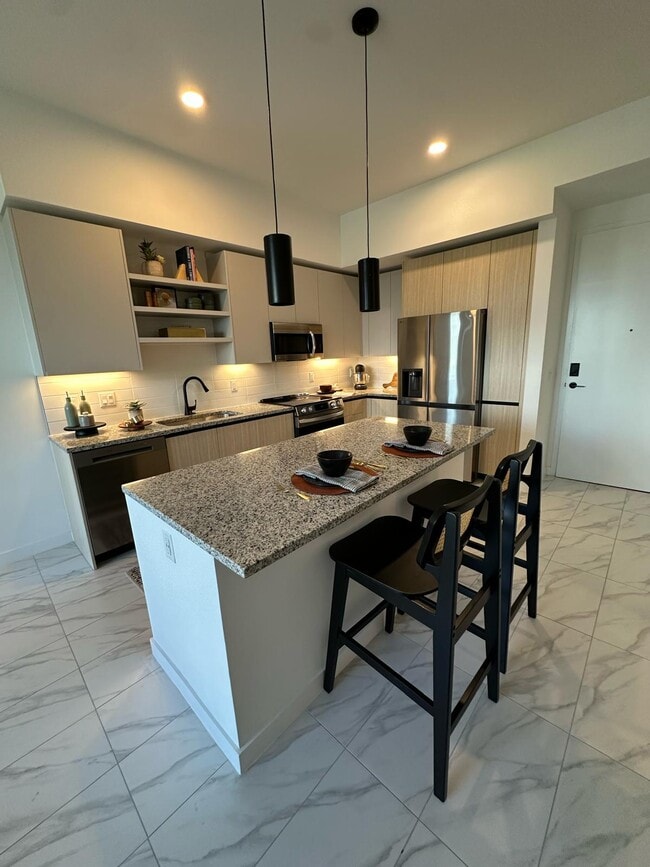 2181 NE 167th St, Unit C1 in North Miami Beach, FL - Building Photo - Building Photo