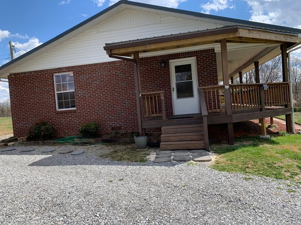 1038 Cole Rd, Unit #2 in New Tazewell, TN - Building Photo