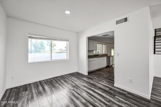 5761 W Cholla St in Glendale, AZ - Building Photo - Building Photo