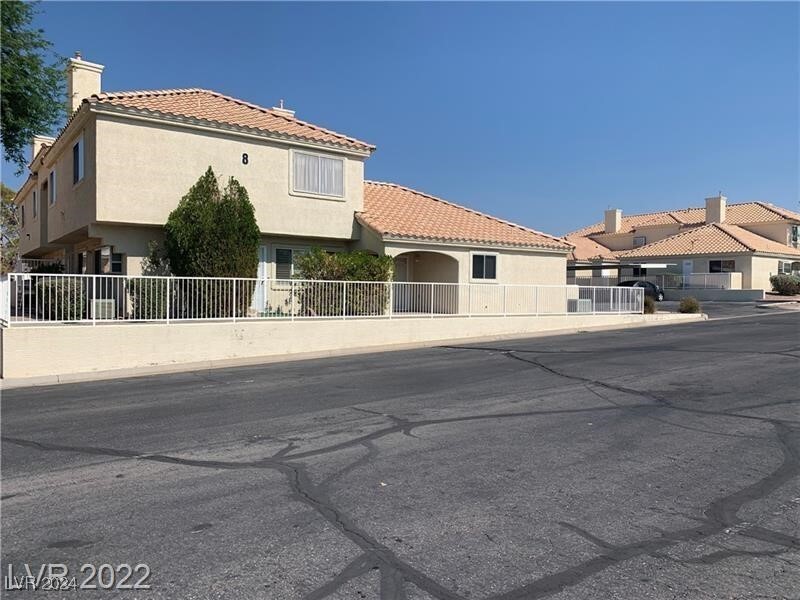 727 Anne Ln in Henderson, NV - Building Photo