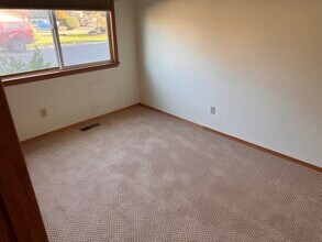 4301 W Viola Ave, Unit A in Yakima, WA - Building Photo - Building Photo