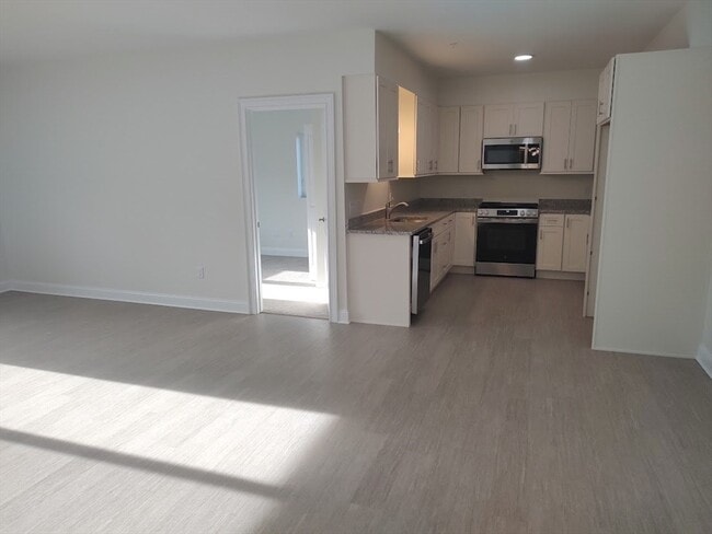 10 Franklin Ave in Revere, MA - Foto de edificio - Building Photo