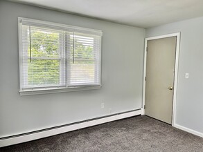 608 Norwich Ave, Unit 12 in Colchester, CT - Building Photo - Building Photo