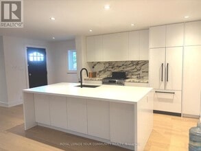 495 St Germain Ave in Toronto, ON - Building Photo - Building Photo