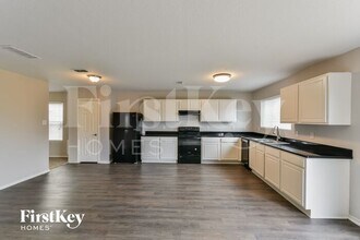 7711 Caballo Canyon in San Antonio, TX - Building Photo - Building Photo