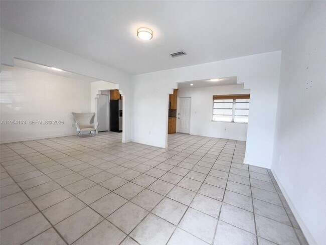 6295 SW 33rd St in Miami, FL - Building Photo - Building Photo