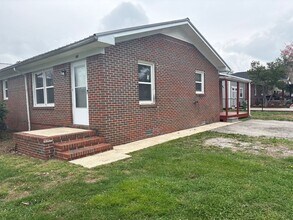 400 W Market St in Decherd, TN - Building Photo - Building Photo