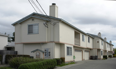 21046 Baker Rd in Castro Valley, CA - Foto de edificio - Building Photo