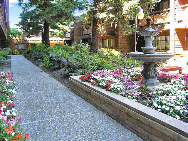 Ashland Garden Apartments in San Lorenzo, CA - Foto de edificio - Building Photo