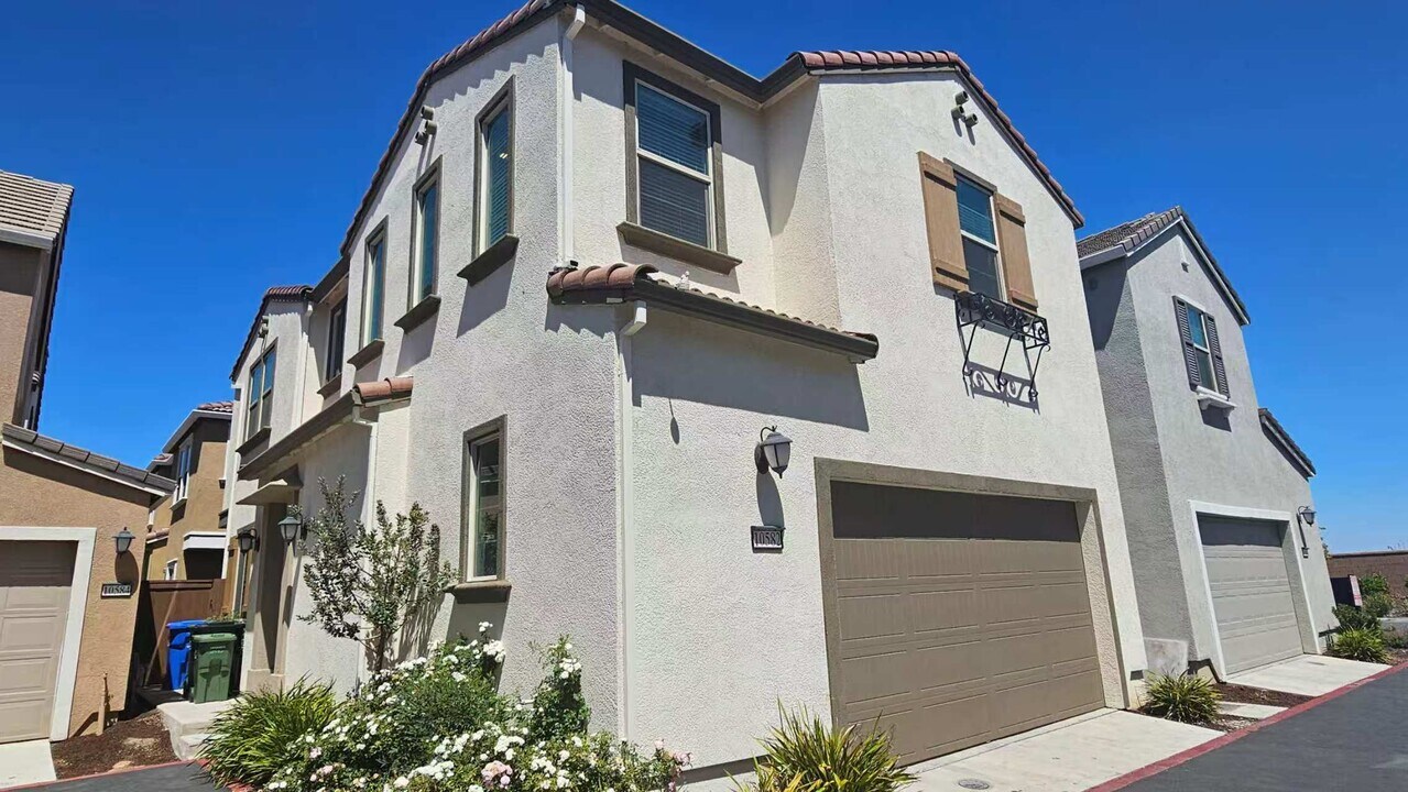10582 Trill Way in Elk Grove, CA - Building Photo