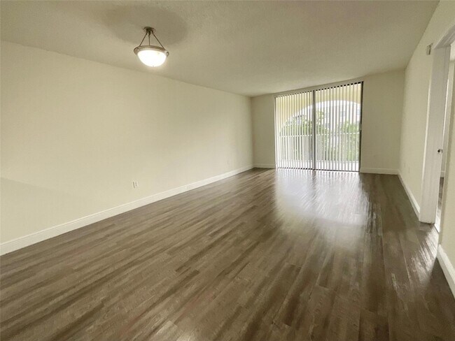 9357 SW 77th Ave, Unit 94-4042 in Miami, FL - Building Photo - Building Photo