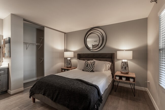 Hensley at Corona Pointe in Corona, CA - Building Photo - Interior Photo