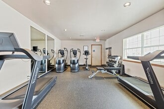 Apple Valley Apartments and Townhomes in Menomonee Falls, WI - Foto de edificio - Building Photo