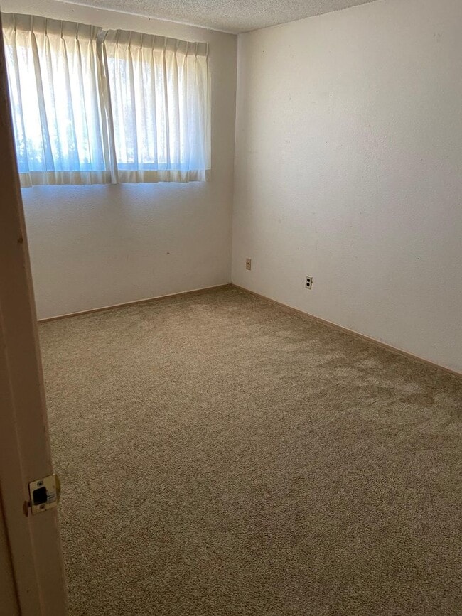 5040 E St in Springfield, OR - Building Photo - Building Photo