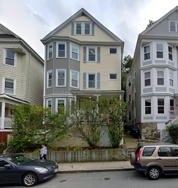 72 Hillside St, Unit 3