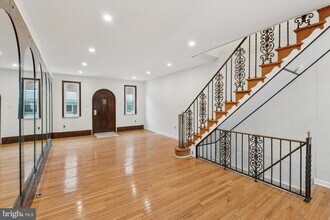 1142 Tree St in Philadelphia, PA - Foto de edificio - Building Photo