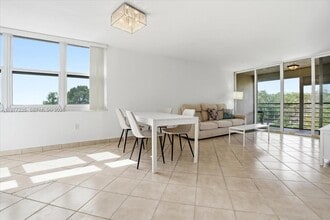 9410 Tangerine Pl in Davie, FL - Building Photo - Building Photo