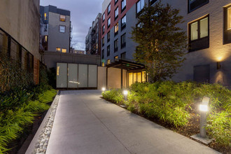 Bloom 62 in New York, NY - Foto de edificio - Building Photo