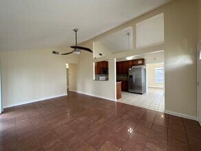 10553 Aquarius Ln in Royal Palm Beach, FL - Foto de edificio - Building Photo