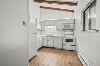 343 Oakland St in Manchester, CT - Building Photo - Building Photo