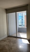 170 SE 14th St, Unit 1107 in Miami, FL - Building Photo - Building Photo