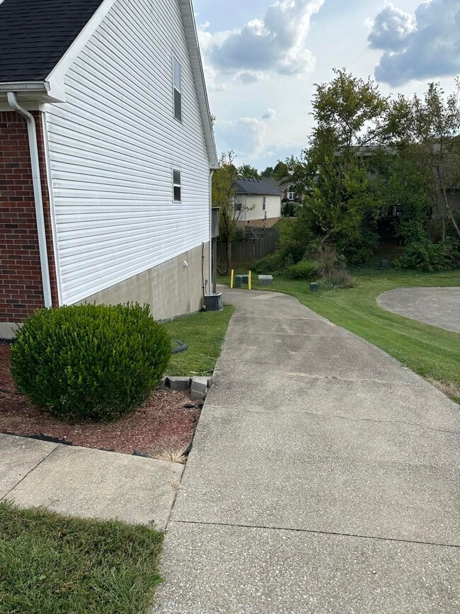 1021 Excel Ct in Frankfort, KY - Building Photo - Building Photo