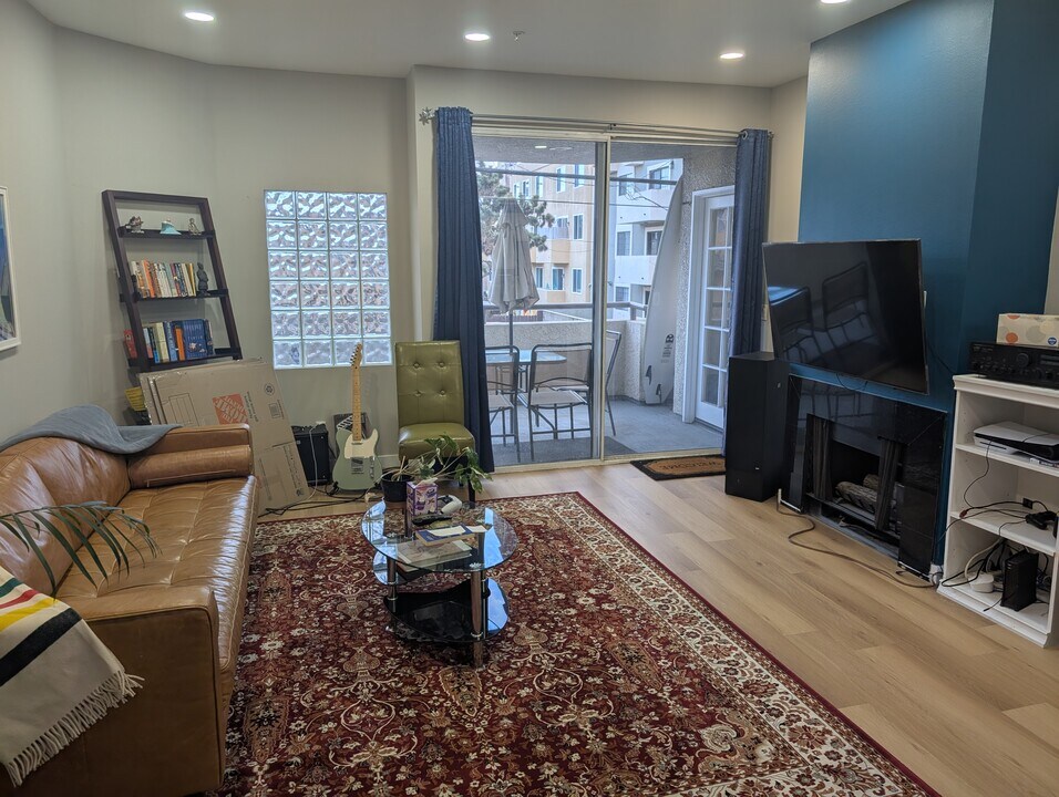 3561 Clarington Ave, Unit 102 in Los Angeles, CA - Building Photo