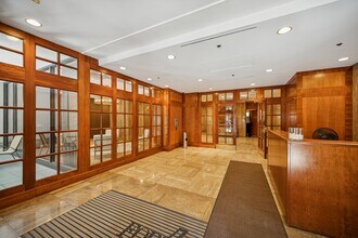 40 E Delaware Pl in Chicago, IL - Building Photo - Building Photo