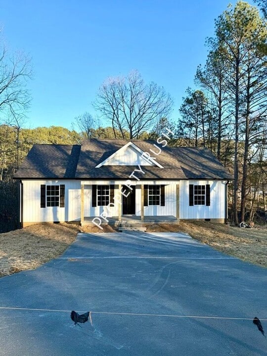 2255 Eaton Dr SE in Dalton, GA - Building Photo
